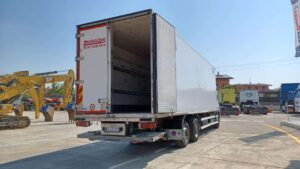 truck CF75IV-FAN 75.360 U 6x2 Space Cab CV457XY 83321